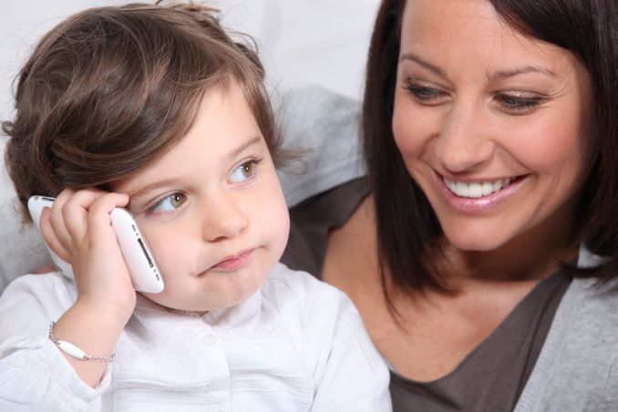 Kai mobiliuoju priliečiame veidą, ant odos nusėda visos telefono paviršiuje susikaupusios dulkės ir bakterijos