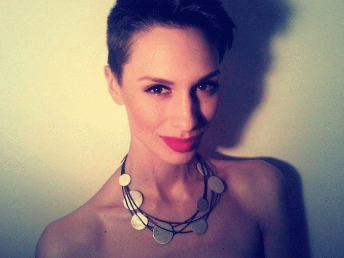 Monika Račiūnaitė. Sidabrinė apykaklė iš „(AV17) GALLERY“