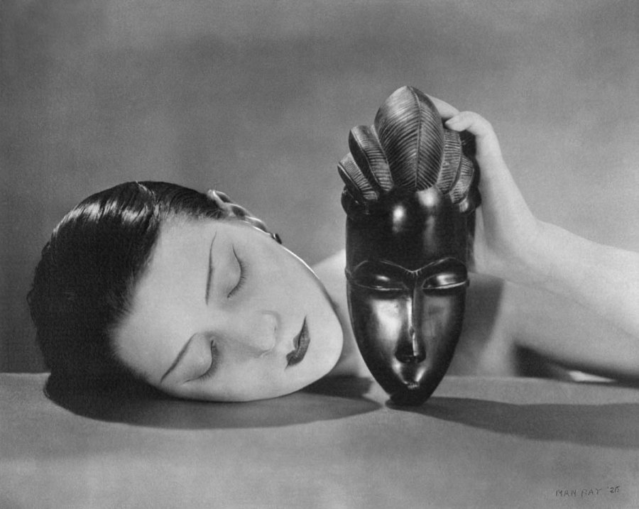 Man Ray, „Black and white“, 1924 m.