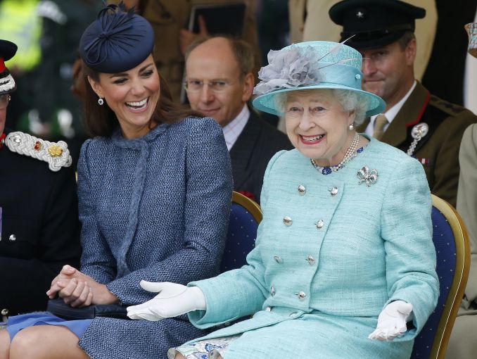 Kembridžo hercogienė Catherine ir karalienė Elžbieta II