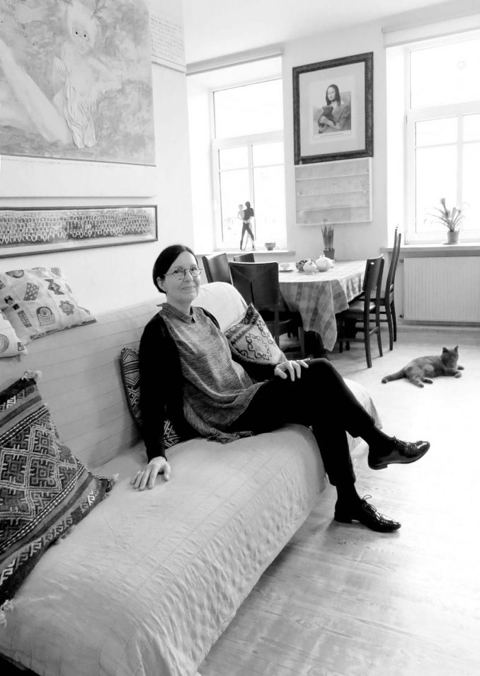 „Mano menas gimsta iš to, ką raižau, tapau, drožiu, siuvinėju“, – vardija Laisvydė