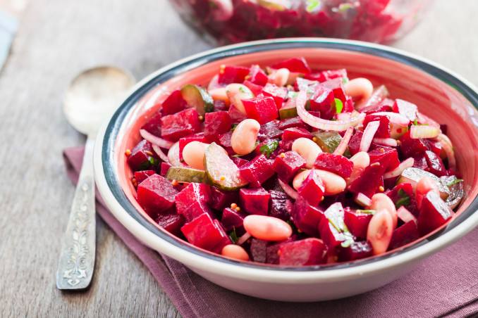 Burokėlių mišrainė su pupelėmis