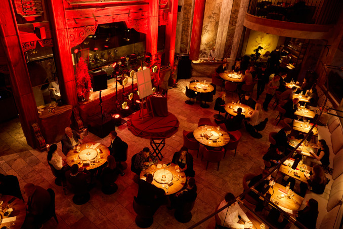 Kai restoranas tampa scena: antrasis „HeJi“ gimtadienis su Agne Kuzmickaite, tapybos performansu ir Justinu Jaručiu