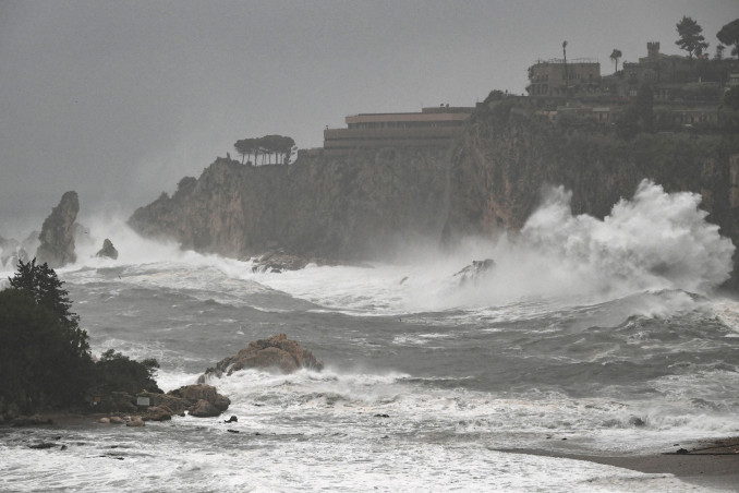 Audra Harry nusiaubė Italijos pakrantę ir salas