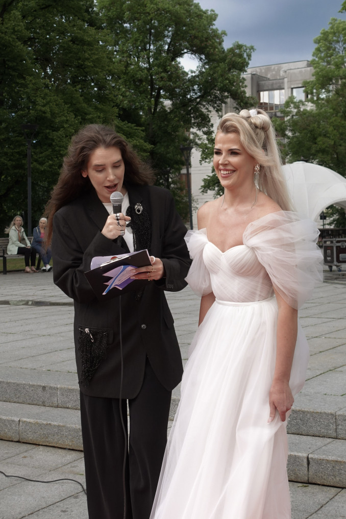 Plaukų meistrė Judita Mikalauskaitė pristatė išskirtines šukuosenas vestuvėms