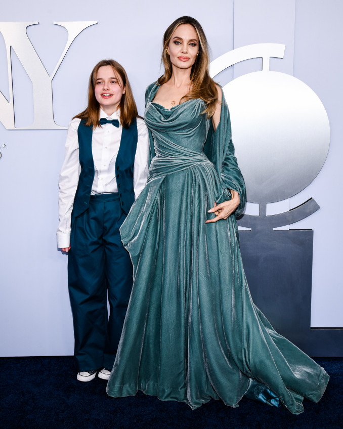 Shiloh Nouvel, Angelina Jolie