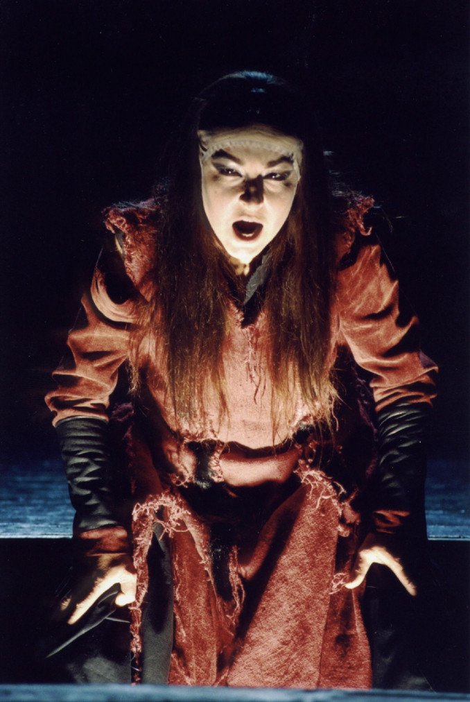 Adrija Čepaitė – Motina. „Giesmė apie Vorutos vilkolakį Mindaugą“, rež. Vytautas Grigolis, LNDT, 2004.