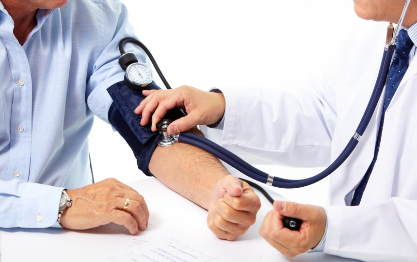 akupresūra hipertenzijai paveikslėliuose malšinantis spazmą su hipertenzija