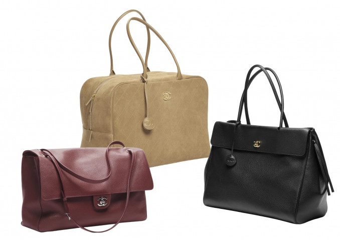 Rankinės: „Maxi Flapbag“, „Maxi Bowling Bag“ ir „Large Shopping Bag“, „Chanel“.