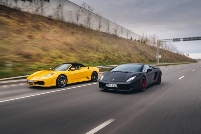 Dovanos greičio ir automobilių fanui