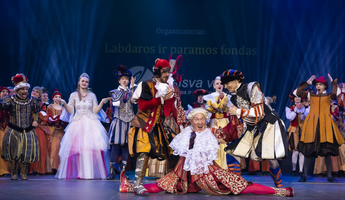 Riešutėliai Pelenei Jurijaus špagatas