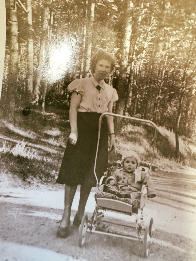 Aušra Maldeikienė su mama vaikystėje