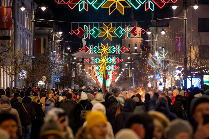 Vasario 16-ąją sostinės gatvėse surengtos eitynės su deglais