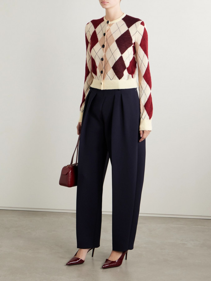 Megztinis, „Khaite“